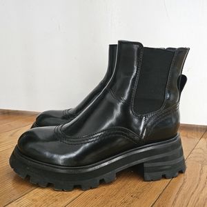 Alexander McQueen black leather Chelsea boots 8 38